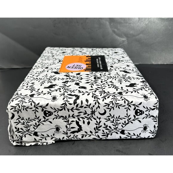 SKULL & BONES Cotton QUEEN SHEET SET Skulls Spiders Bats Cat Ghosts Moons NEW - Picture 4 of 7